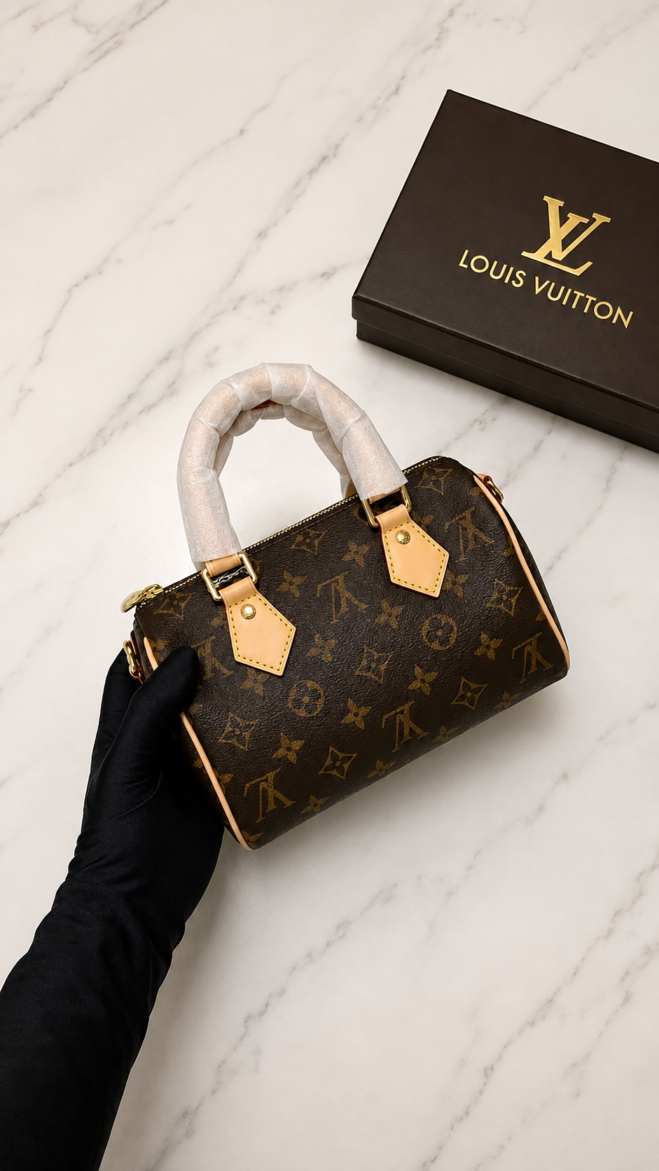 Louis Vuitton Speedy Bandoulière 20 handbag featuring classic monogram canvas and natural cowhide leather trim